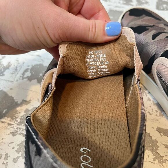 Olukai | pink camo slip on loafers - Picture 2 of 8